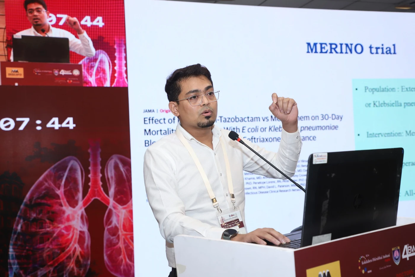 Dr Ankesh Gupta presenting an evidence-based infectious diseases lecture at a medical conference